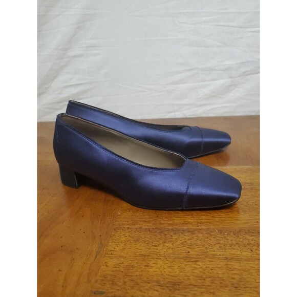 Pedro Garcia Eladia Navy Blue Satin Low Block Heel Slip On Pump Size 39 8.5 NEW - Picture 1 of 6